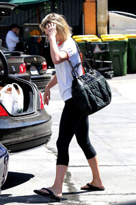 ALI-LARTER-in-Tight-Pants-Shoping-at-Whole-Foods-in-Hollywood-3.jpg