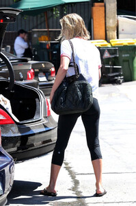 ALI-LARTER-in-Tight-Pants-Shoping-at-Whole-Foods-in-Hollywood-6.jpg