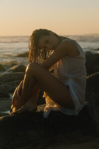 Alejandra-Guilmant-by-Andy-Noel-Teagan-Butler-11.thumb.jpg.22237e6354a19bb1d0409419c2aee2c2.jpg