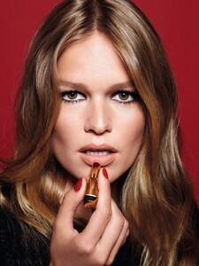 Chanel-Rouge-Allure-Lextrait-Lipstick-Campaign03.jpg