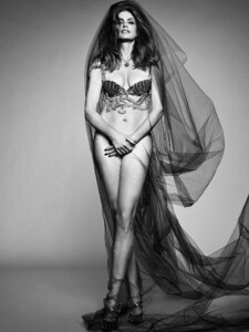 Cindy-Crawford-Covers-Vogue-Brazil-Talks-Modeling-Career-Inline-1.jpg