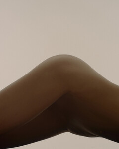 Emma-by-Marcus-Paarmann-for-P-Mag-8.thumb.jpg.a937ddaa712f0022fedd3dd1786909cb.jpg