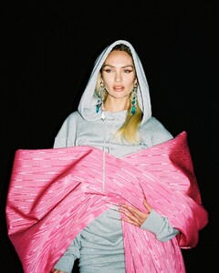 FNHDv_mX0AcH9-n.jpg
