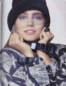 GraziaIT161186no2386Creme02.thumb.jpg.d42fac186a8a6d56e53f882666c6b857.jpg