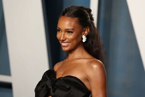 Jasmine_Tookes_-_Vanity_Fair_Oscar_Party_in_Beverly_Hills_03-27-2022__3_.jpg