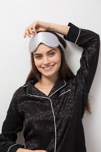 Pijamanoirdetalle_1080x.jpg