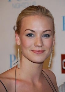 Yvonne_Strahovski_050.jpg