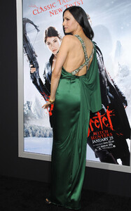 _Hansel___Gretel_Witch_Hunters__Los_Angeles_Premiere_2810629.thumb.jpg.212c10f55a870549dbb1133f28f43227.jpg