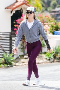 ali-larter-in-spandex-out-in-brentwood-04-08-2020-0.jpg