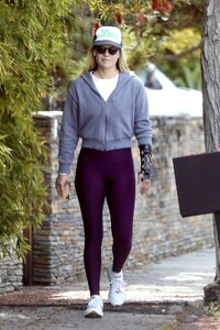 ali-larter-in-spandex-out-in-brentwood-04-08-2020-10.jpg