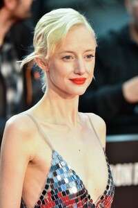 andrea-riseborough-the-bfi-63rd-london-film-festival-closing-night-gala-10-13-2019-13.jpg