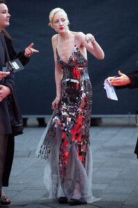 andrea-riseborough-the-bfi-63rd-london-film-festival-closing-night-gala-10-13-2019-2.jpg