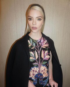 anyataylorjoy_275006618_1085728728876588_7648190110139855988_n.jpg