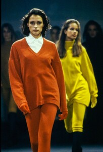 azzedine-alaia-fall-1989-ready-to-wear-details-04-CN10047338.thumb.jpg.1f6bc66db3285344932aa9b42553b8a3.jpg
