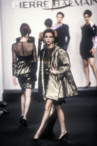 balmain-fw-91-1.thumb.jpg.4f934e54765bdb04a4236e9955ce8a1e.jpg