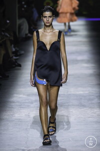 christopher-kane-ss20-0034-ff4139.thumb.jpeg.a98bafa007ef93a46eb33d5b1527b2fc.jpeg