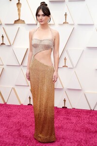 emilia-jones-oscars-2022-red-carpet-0.jpeg