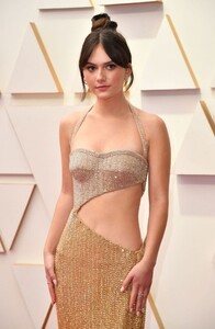 emilia-jones-oscars-2022-red-carpet-4.jpeg