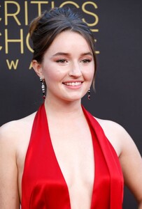 kaitlyn-dever-2022-critics-choice-awards-4.jpg