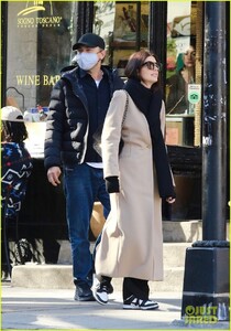 leonardo-dicaprio-camila-morrone-couple-up-rare-day-out-in-nyc-01.jpg