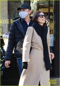 leonardo-dicaprio-camila-morrone-couple-up-rare-day-out-in-nyc-06.jpg