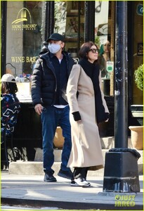 leonardo-dicaprio-camila-morrone-couple-up-rare-day-out-in-nyc-07.jpg