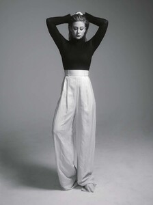 lili-reinhart-content-mode-magazine-march-2022-9.jpeg