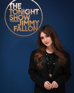 lily-collins-03-23-2022-11.jpg