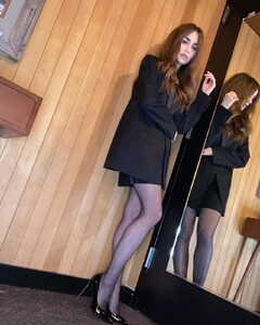 lily-collins-03-23-2022-13.jpg
