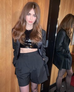 lily-collins-03-23-2022-14.jpg