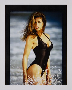 marco-glaviano-cindy-crawford-4-polaroid-collection-1970-2000-10_7x8_5cm_1.jpg