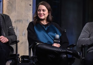 marion_cotillard_attends_aol_build_(5).jpg