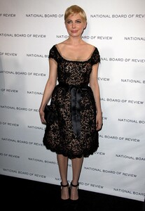 michelle-williams_2011-national-board-of-review-of-motion-pictures-gala-69.jpg