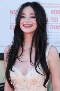 mikey-madison-once-upon-a-time-in-hollywood-premiere-in-la-4.jpg