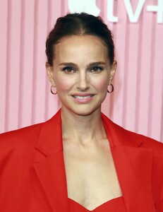 natalie-portman-at-pachinko-premeire-in-los-angeles-03-16-2022-5.jpg