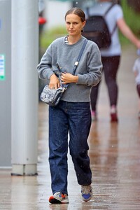 natalie-portman-in-street-outfit-sydney-02-26-2022-0.jpg