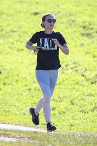 natalie-portman-morning-run-in-sydney-06-17-2021-1.jpg