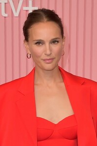 natalie-portman-pachinko-tv-show-premiere-in-la-03-16-2022-4.jpg