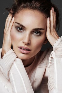 natalie-portman-top-5-images-w20y20-4.jpg