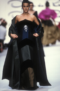 oscar-de-la-renta-fw-91-2.thumb.jpg.504612fc2cb3953fe2feef2d707f9f71.jpg