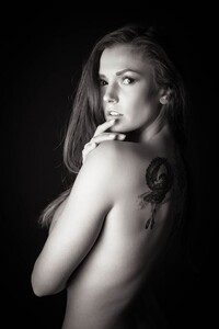 portrait-isabella-erotic-photo-by-photographer-felixny-FullSize.jpg