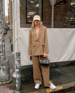 romee_nakd_desk_23.jpg