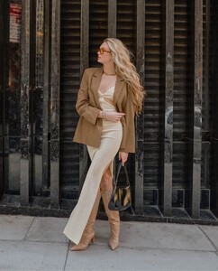 romee_nakd_desk_31.jpg
