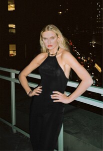 romee_nakd_desk_39.jpg