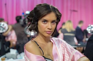 sara-sampaio-2015-victoria-s-secret-fashion-show-in-new-york-city-dressing-room_5.jpg