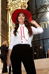 sara-sampaio-outside-the-armani-show-in-paris-07-02-2019-10.jpg