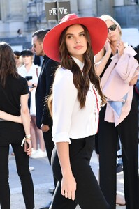 sara-sampaio-outside-the-armani-show-in-paris-07-02-2019-5.jpg