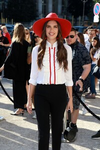 sara-sampaio-outside-the-armani-show-in-paris-07-02-2019-7.jpg