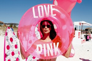 sara-sampaio-pink-nation-spring-break-beach-party-destin-florida-march-2014_5.jpg