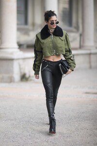 sara-sampaio-street-style-in-milan_(2).jpg